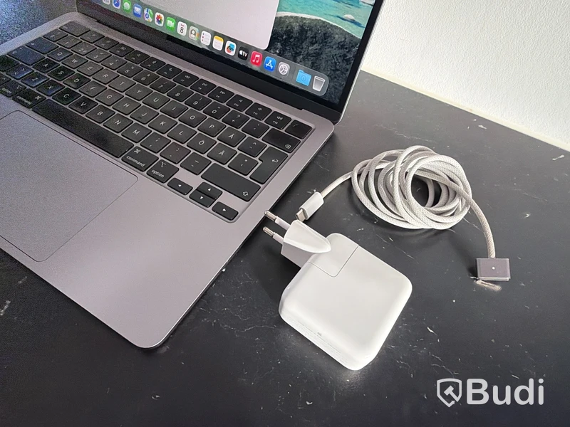 MacBook Air M2 13,6 tum, 256 GB, 8 GB RAM, Space Gray