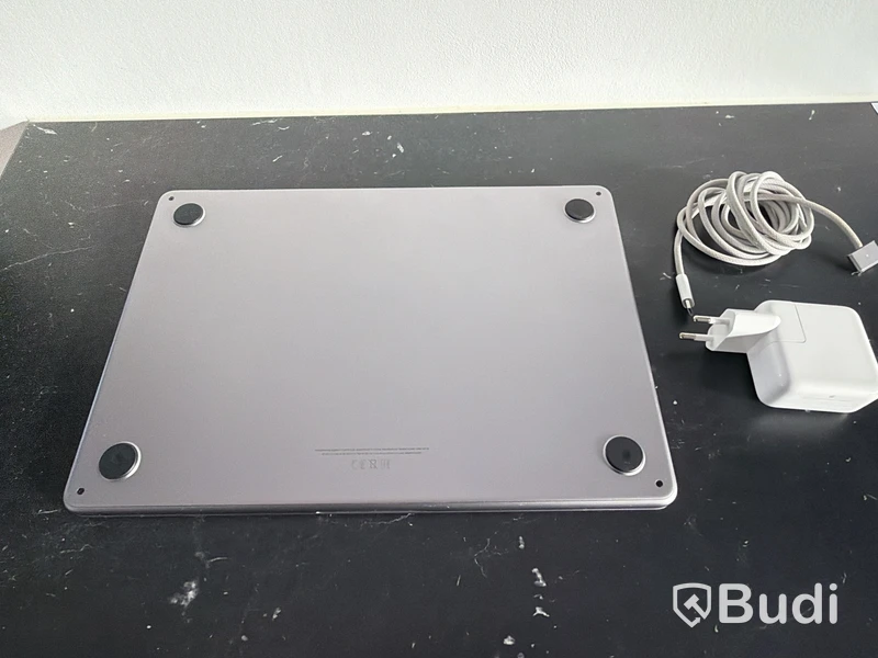 MacBook Air M2 13,6 tum, 256 GB, 8 GB RAM, Space Gray