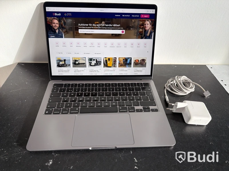 MacBook Air M2 13,6 tum, 256 GB, 8 GB RAM, Space Gray
