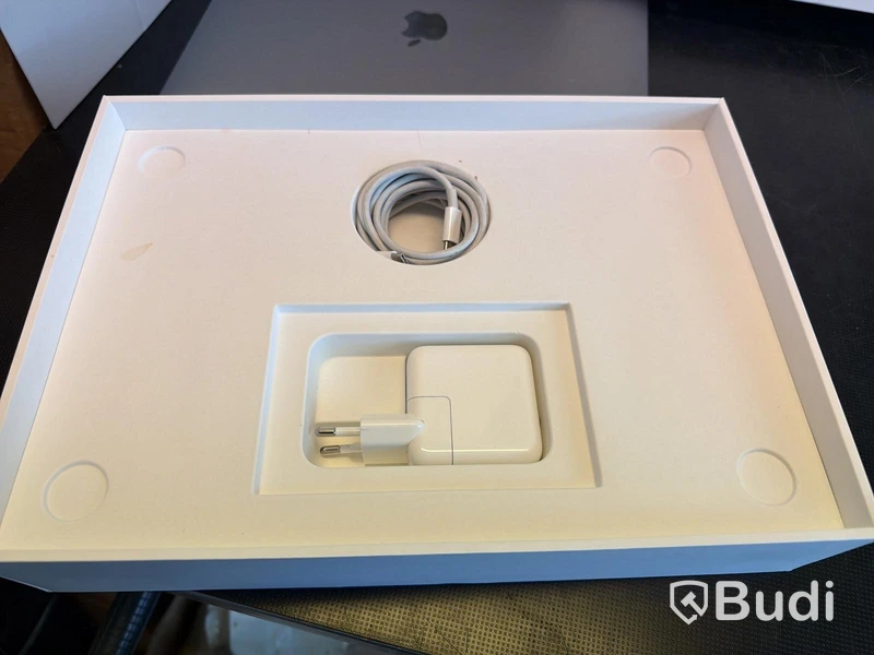 MacBook Air Apple M1, 8 GB RAM, 256 GB