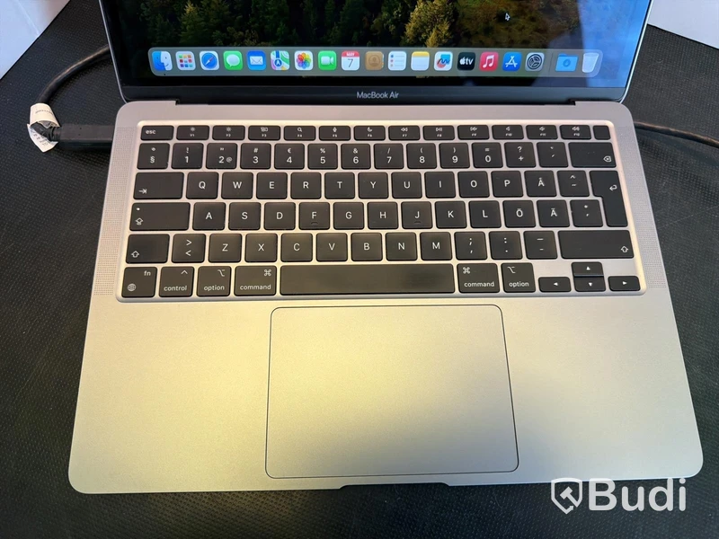 MacBook Air M1, 2020, 8 GB RAM
