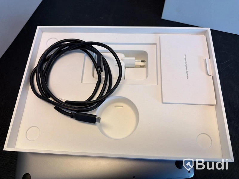 MacBook Air M1, 2020, 8 GB RAM
