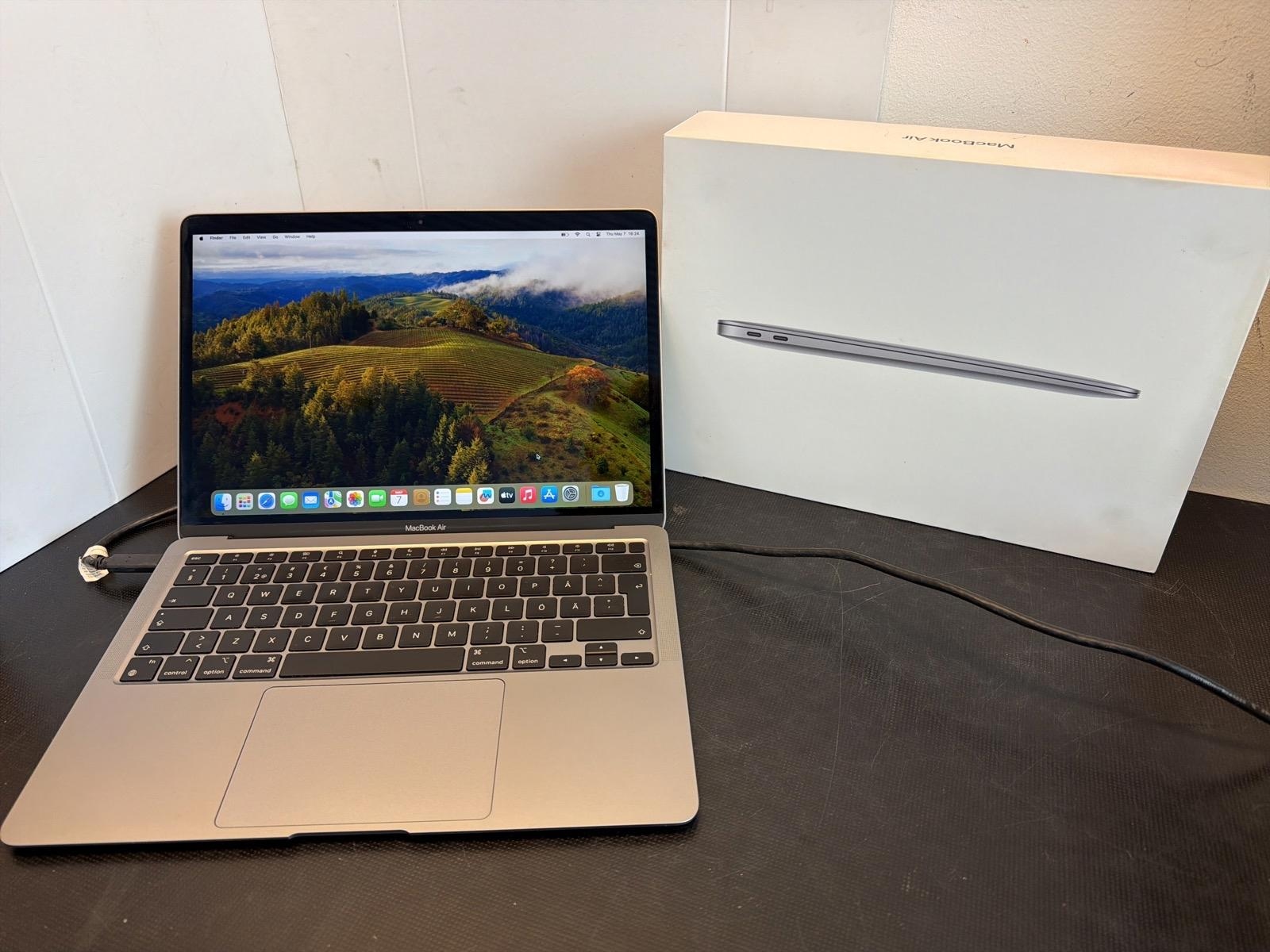 MacBook Air M1, 2020, 8 GB RAM