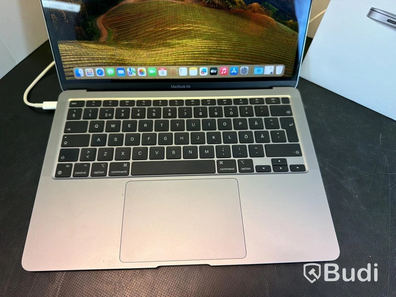 MacBook Air Apple M1, 8 GB RAM, 256 GB SSD