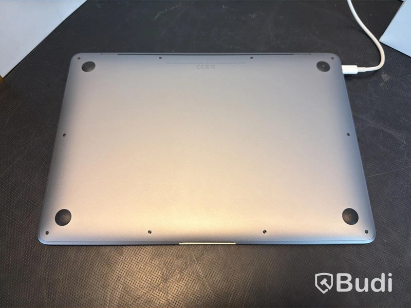 MacBook Air Apple M1, 8 GB RAM, 256 GB SSD