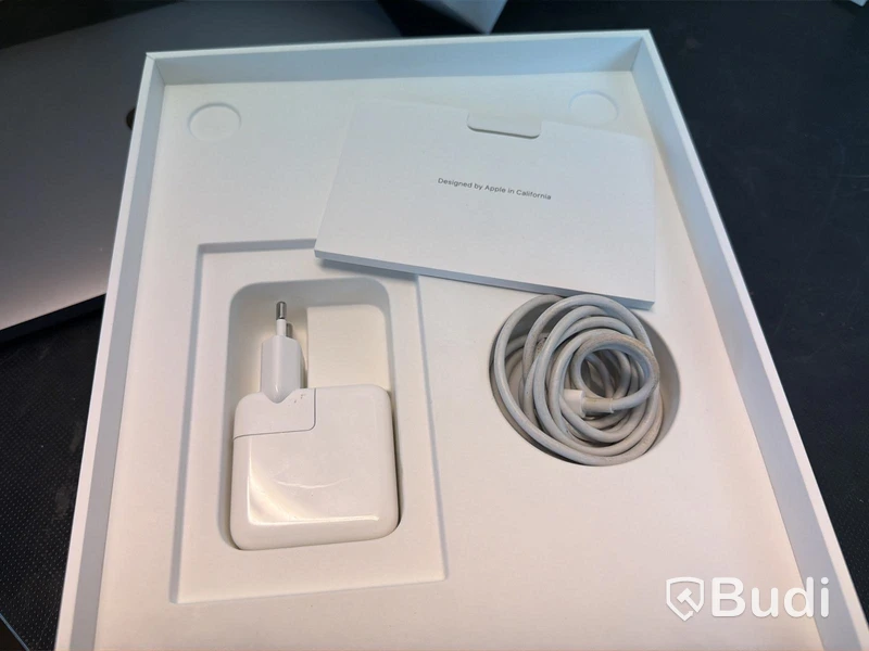 MacBook Air Apple M1, 8 GB RAM, 256 GB SSD