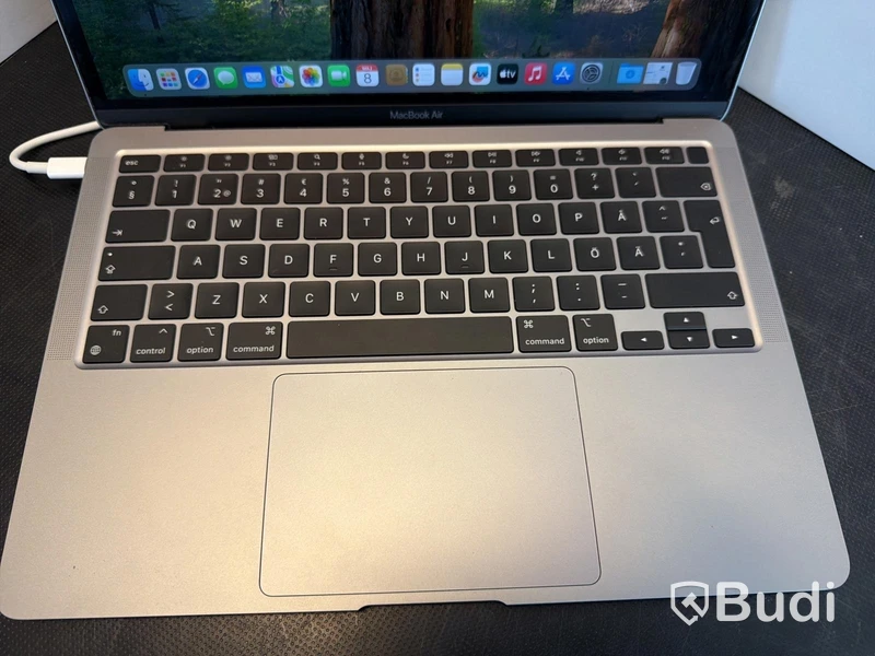 MacBook Air M1, 8 GB RAM, 256 GB SSD