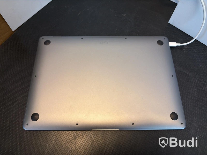 MacBook Air M1, 8 GB RAM, 256 GB SSD
