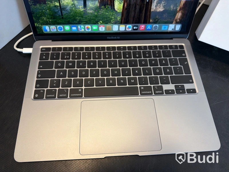 MacBook Air M1, 2020, 8 GB RAM