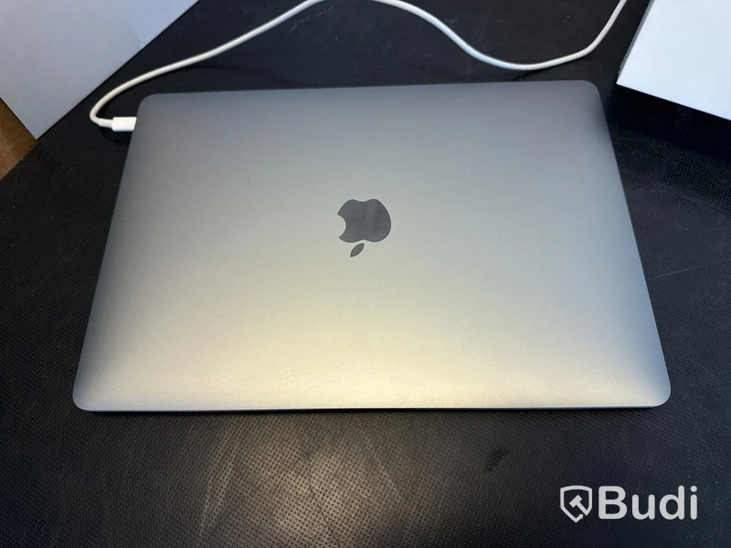 MacBook Air M1, 2020, 8 GB RAM