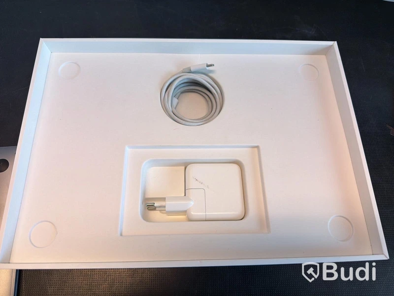 MacBook Air, M1, 8 GB RAM