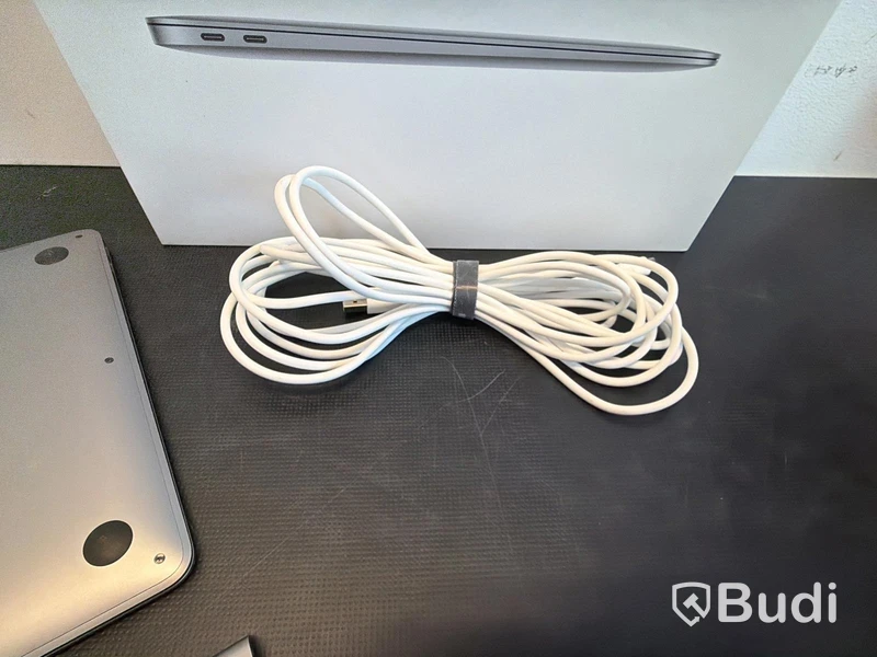 MacBook Air, M1, 8 GB RAM