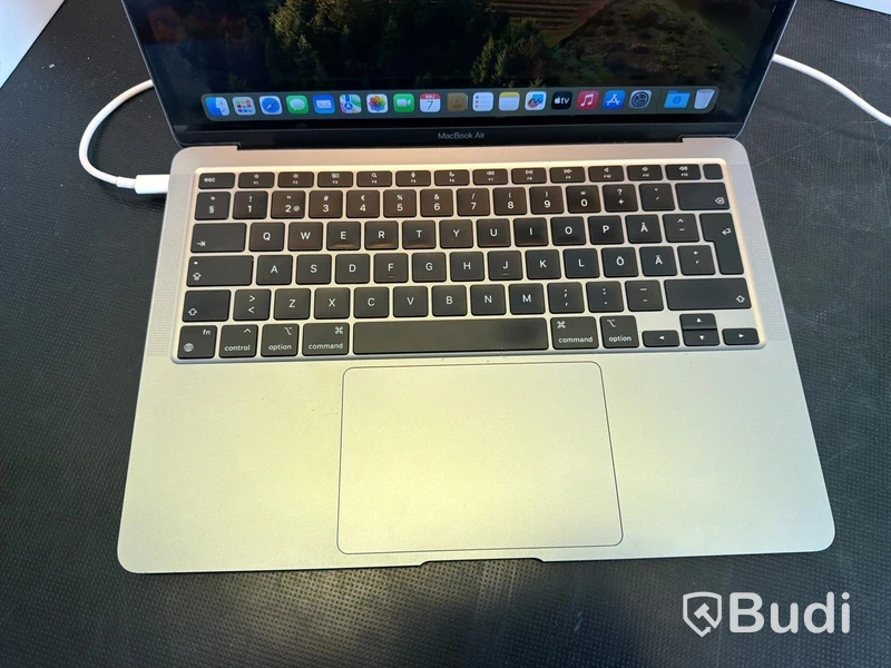 MacBook Air Apple M1, 8 GB RAM, 256 GB SSD