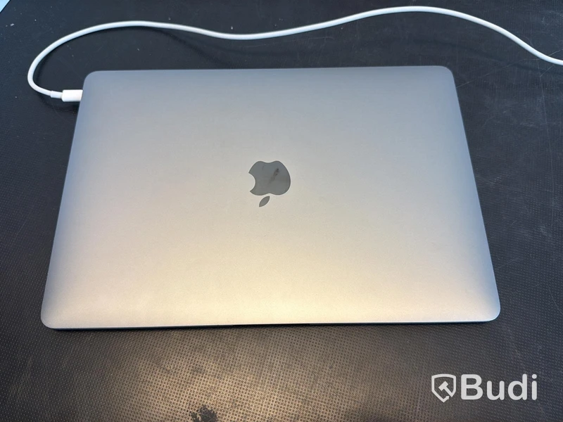 MacBook Air Apple M1, 8 GB RAM, 256 GB SSD