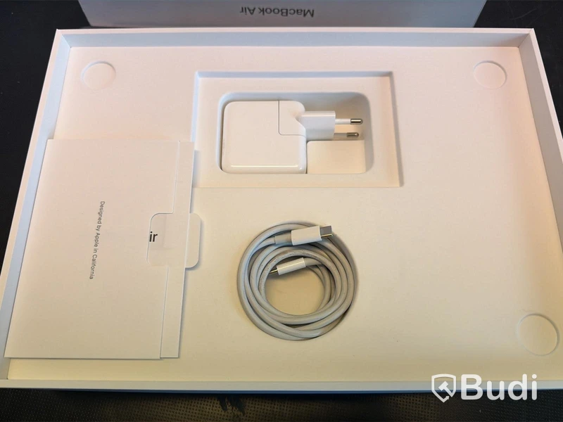 MacBook Air Apple M1, 8 GB RAM, 256 GB SSD