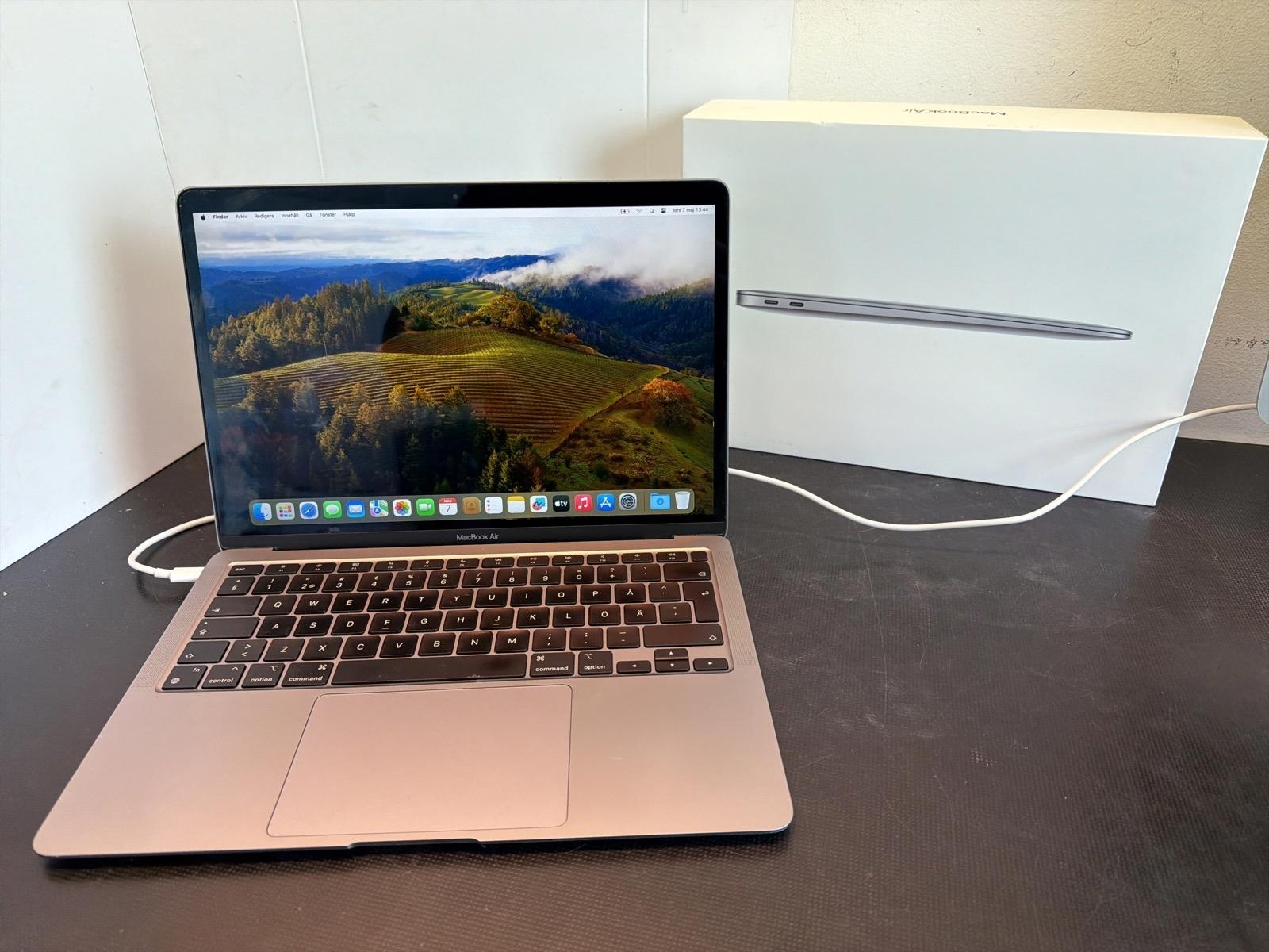 MacBook Air Apple M1, 8 GB RAM, 256 GB SSD