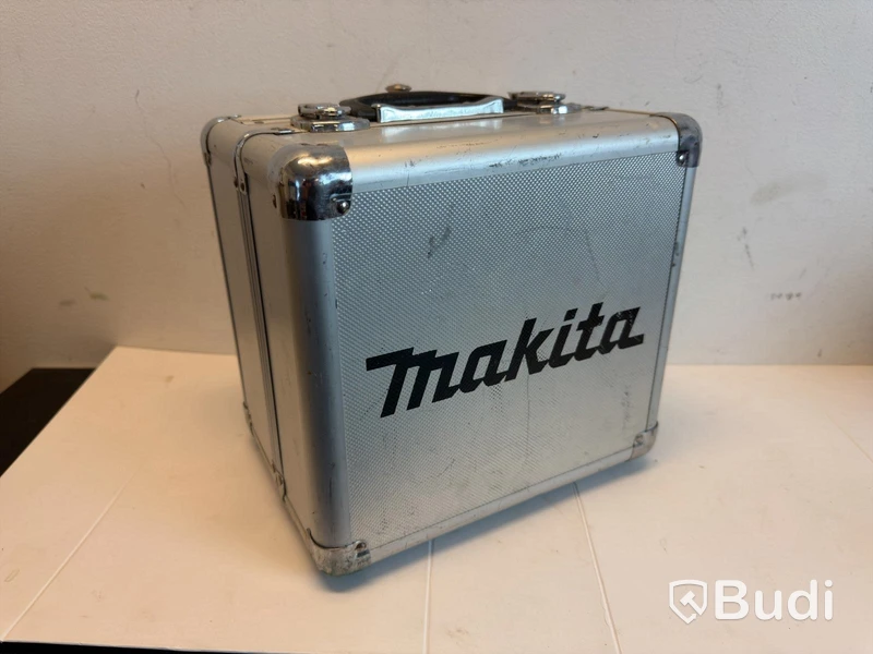2 Makita drill/drivers, circular saw, etc.