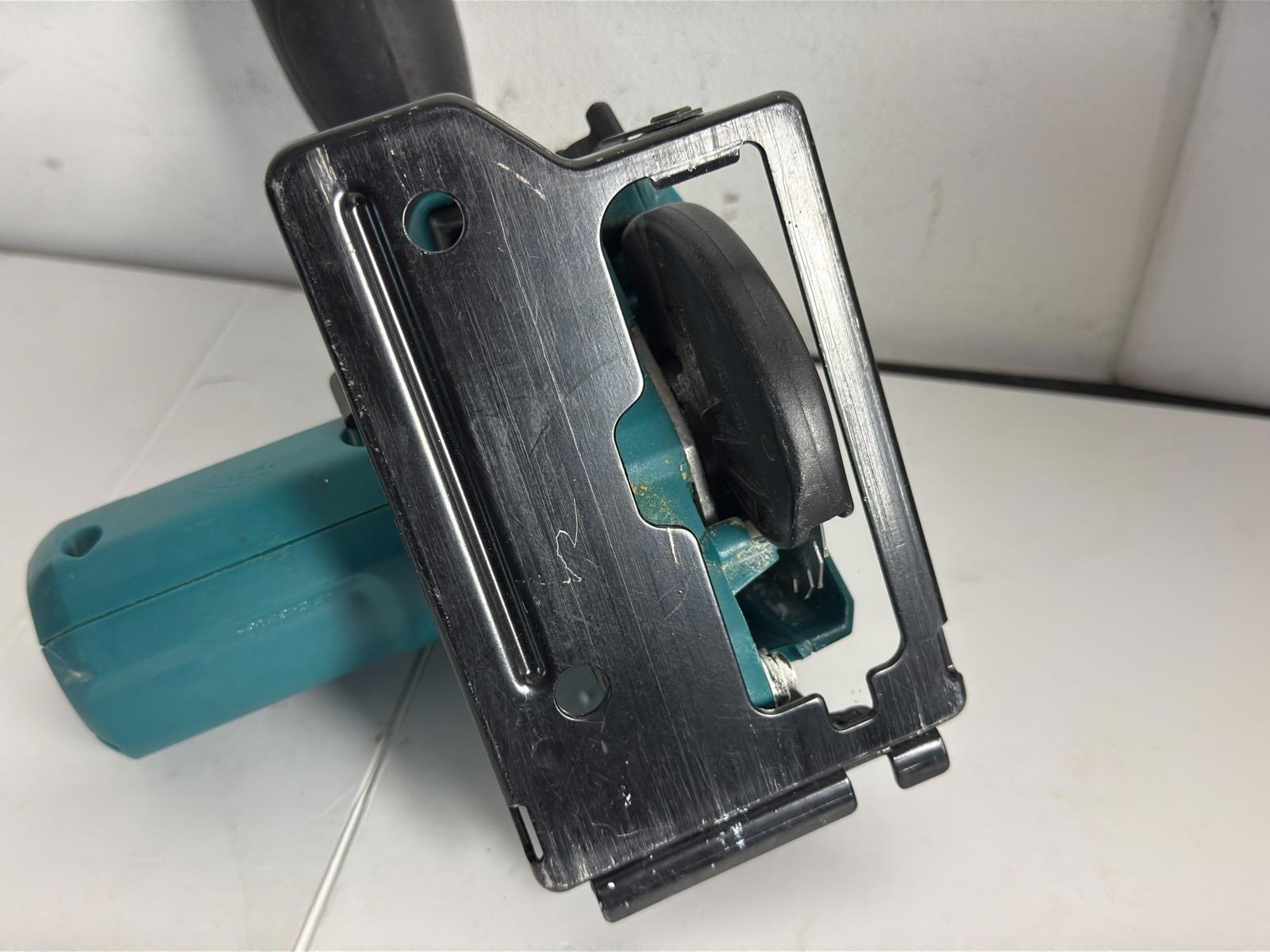 2 Makita drill/drivers, circular saw, etc.