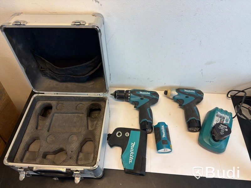 2 Makita drill/drivers, circular saw, etc.