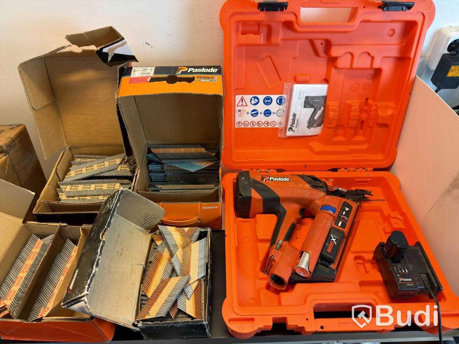 Paslode IM90Xi Nail Gun
