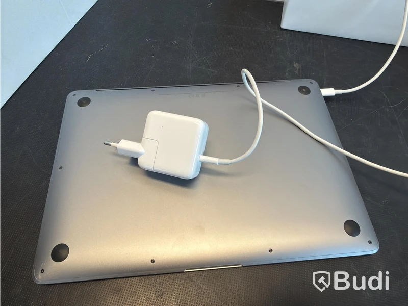 MacBook Air M1, 2020, 8 GB RAM