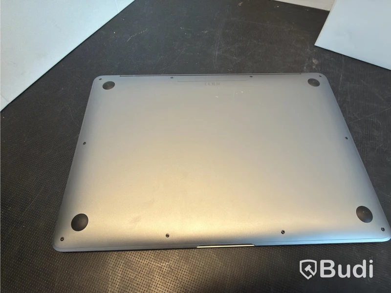 MacBook Air Apple M1, 8 GB RAM, 256 GB SSD
