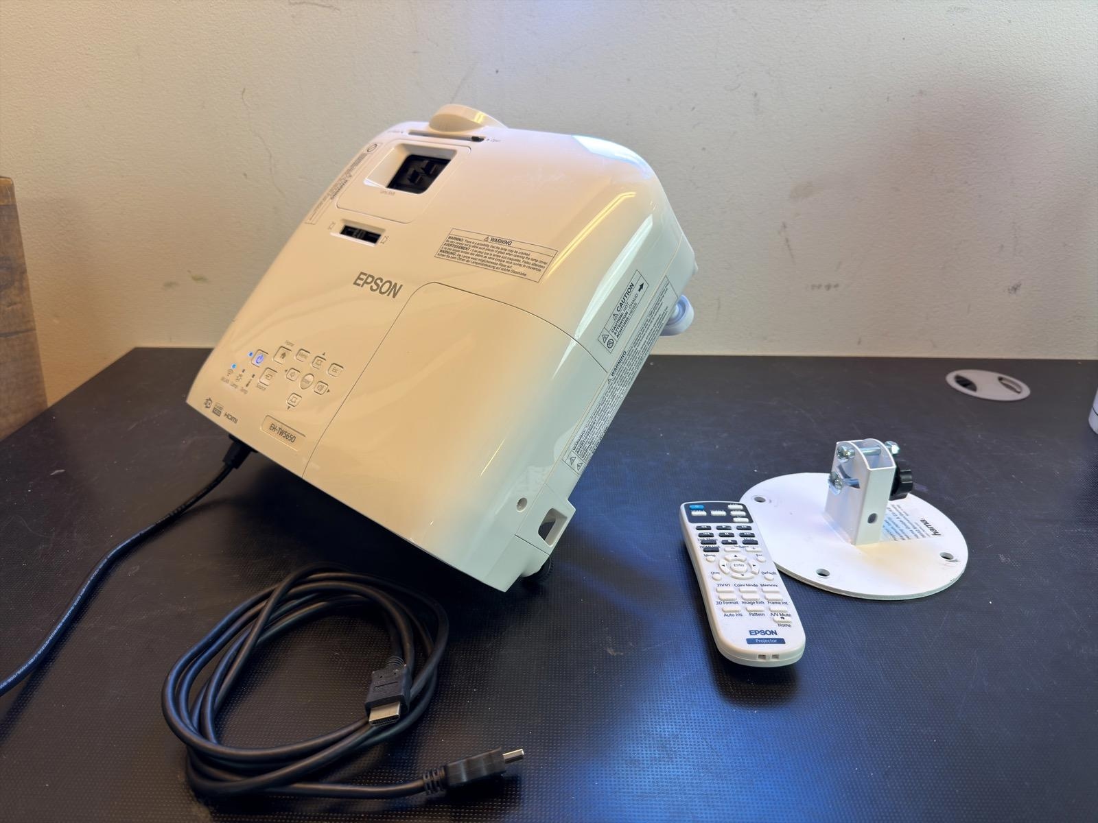 Projektor Epson EH-TW5650, Full HD, med fjärr