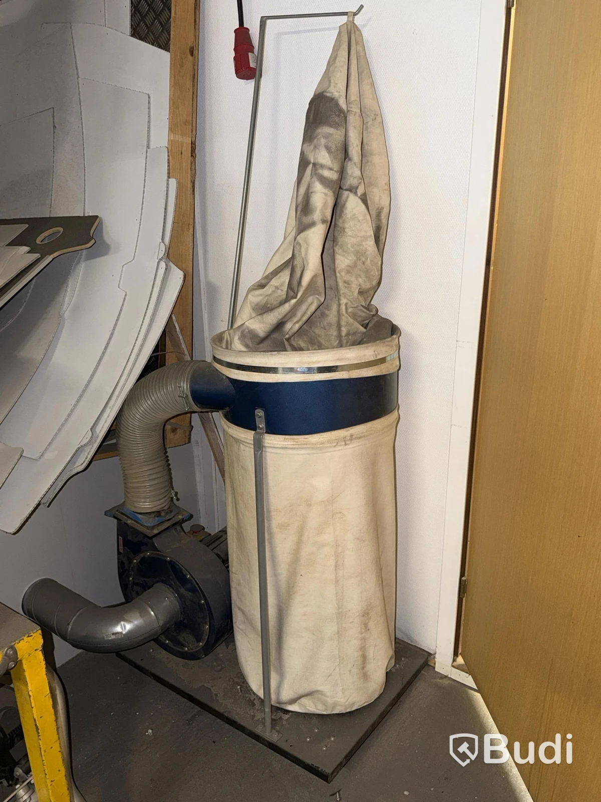 Chip extractor