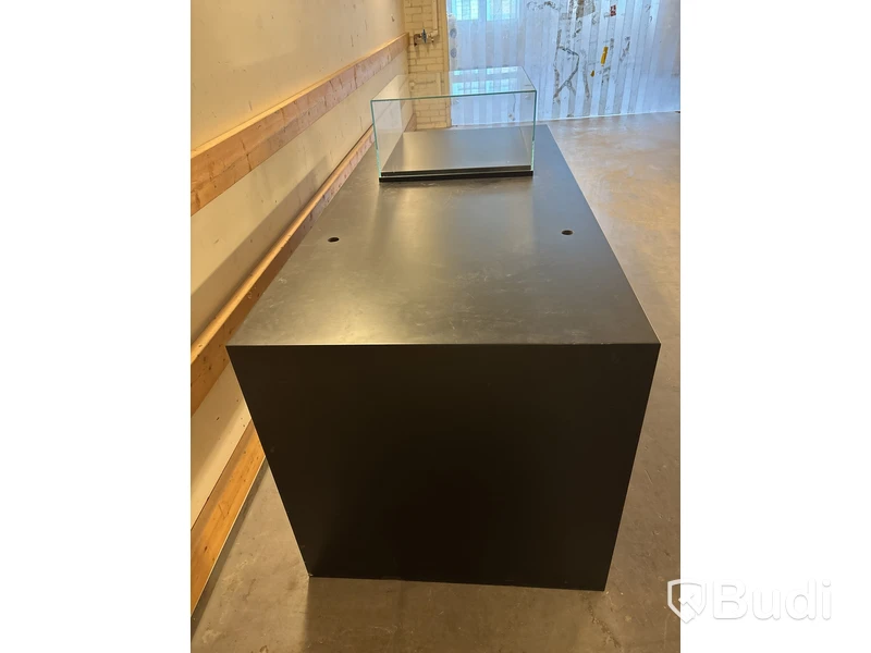 Visningsbord med glasmonter