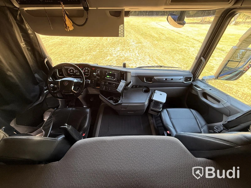 Site Cabin Truck Scania R500 12.7 8x2-6 -2018 | Palfinger 135
