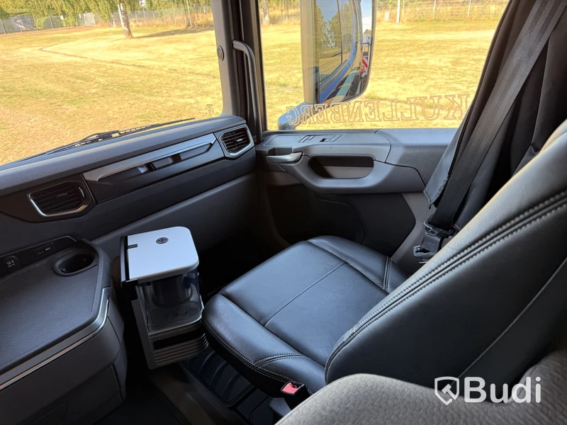 Site Cabin Truck Scania R500 12.7 8x2-6 -2018 | Palfinger 135