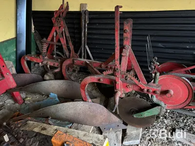 2 st. äldre plogar, Överums och Kvarnelands