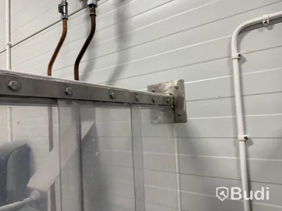 Diskbänk med blandare.