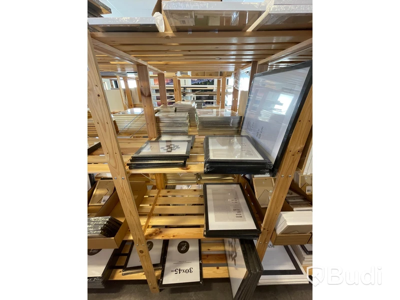 Diverse svarta och vita ramar. Ca 29st Mått i beskrivning