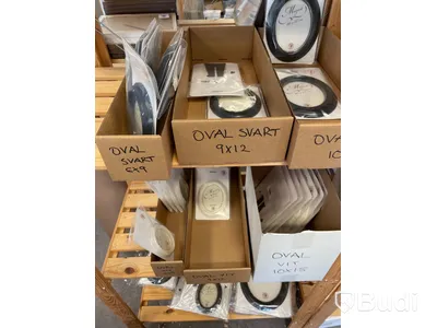 Diverse ovala ramar, svarta och vita. Ca 77st Mått i beskrivning