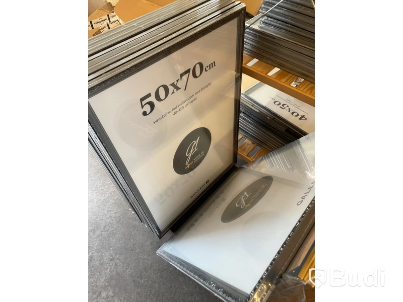 Diverse ramar i olika färger. Ca 51st Mått i beskrivning