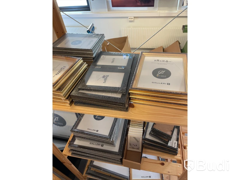 Diverse ramar i olika färger. Ca 85st  Mått i beskrivning