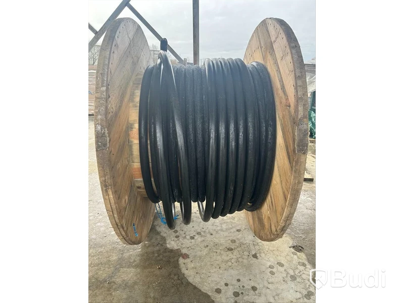 Parti elkabel kabeltrummor