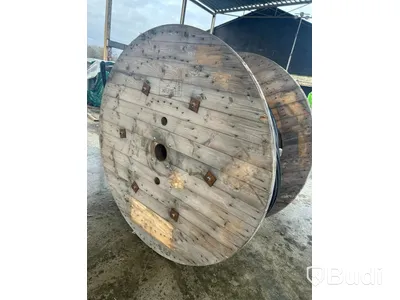 Parti elkabel kabeltrummor