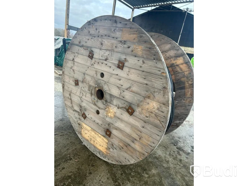 Parti elkabel kabeltrummor