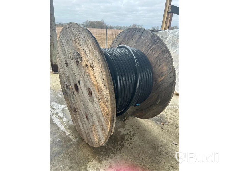 Parti elkabel kabeltrummor