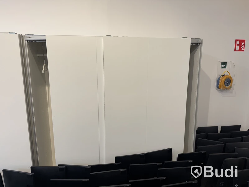 Vit garderob med skjutdörrar, IKEA