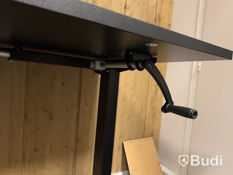 Manuellt höj- och sänkbart skrivbord