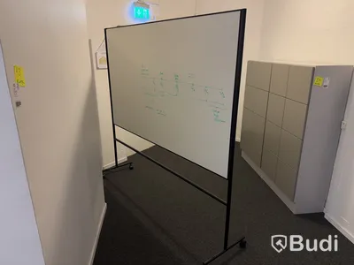 Whiteboard-tavla på hjul