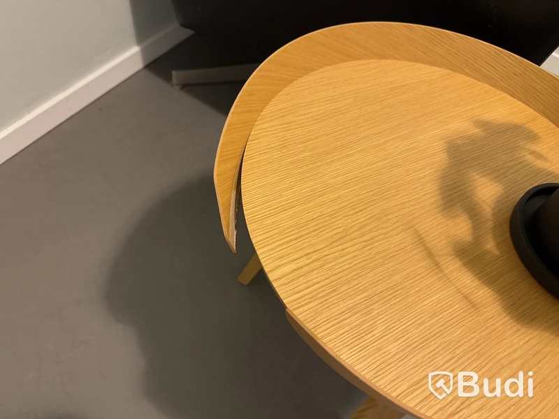 Snurrfåtölj med bord