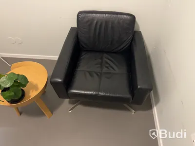 Snurrfåtölj med bord
