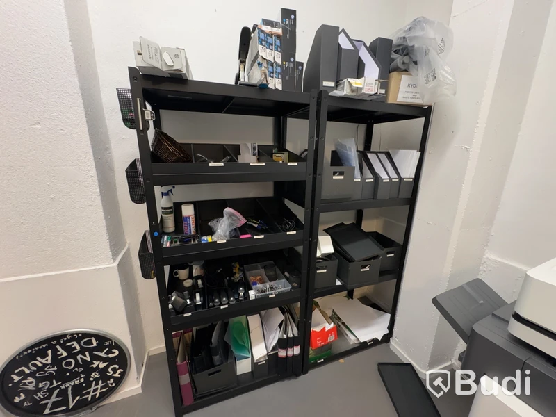 2 st. Hyllor med kontorsmaterial