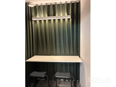 Bord, 2 st. Pallar Lammhults och 2 st. Gardiner