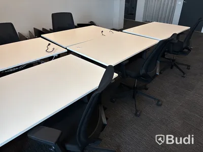 7 st. Höj- och sänkbara skrivbord Edsbyn och 7 st. kontorsstolar Profim