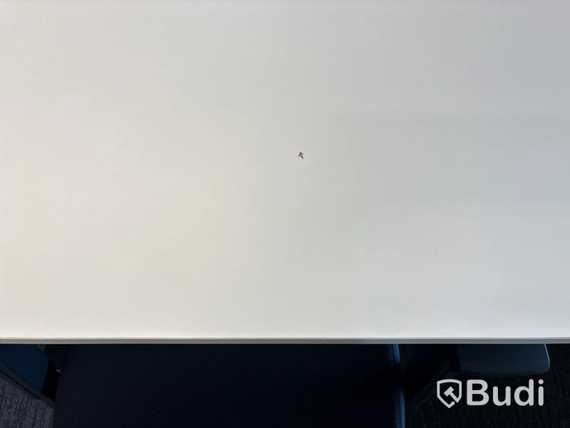8 st. Höj- och sänkbara skrivbord Edsbyn och 8 st. kontorsstolar olika modeller